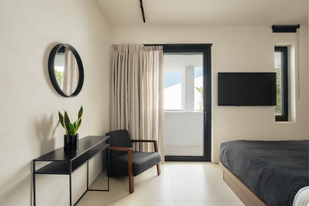CUBIC Mykonos Seafront Design Suites 34/58