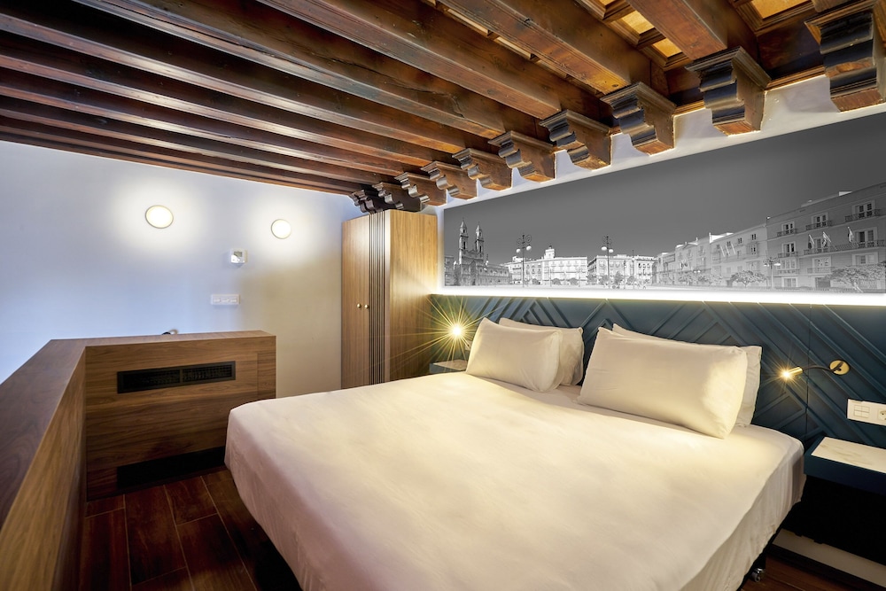 Tandem Torres de Cadiz Suites 18/50