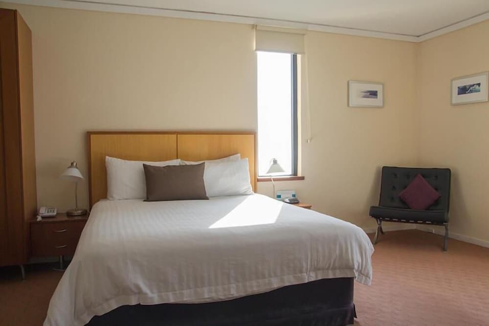 Ocean Beach Hotel 10/45