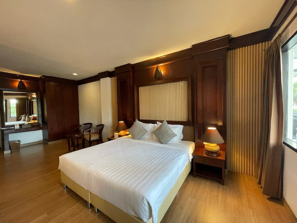 Gassan Lake City Golf Club and Resort Lamphun 10/50
