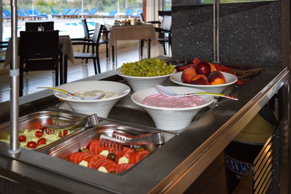 Zoes Hotel 26/36