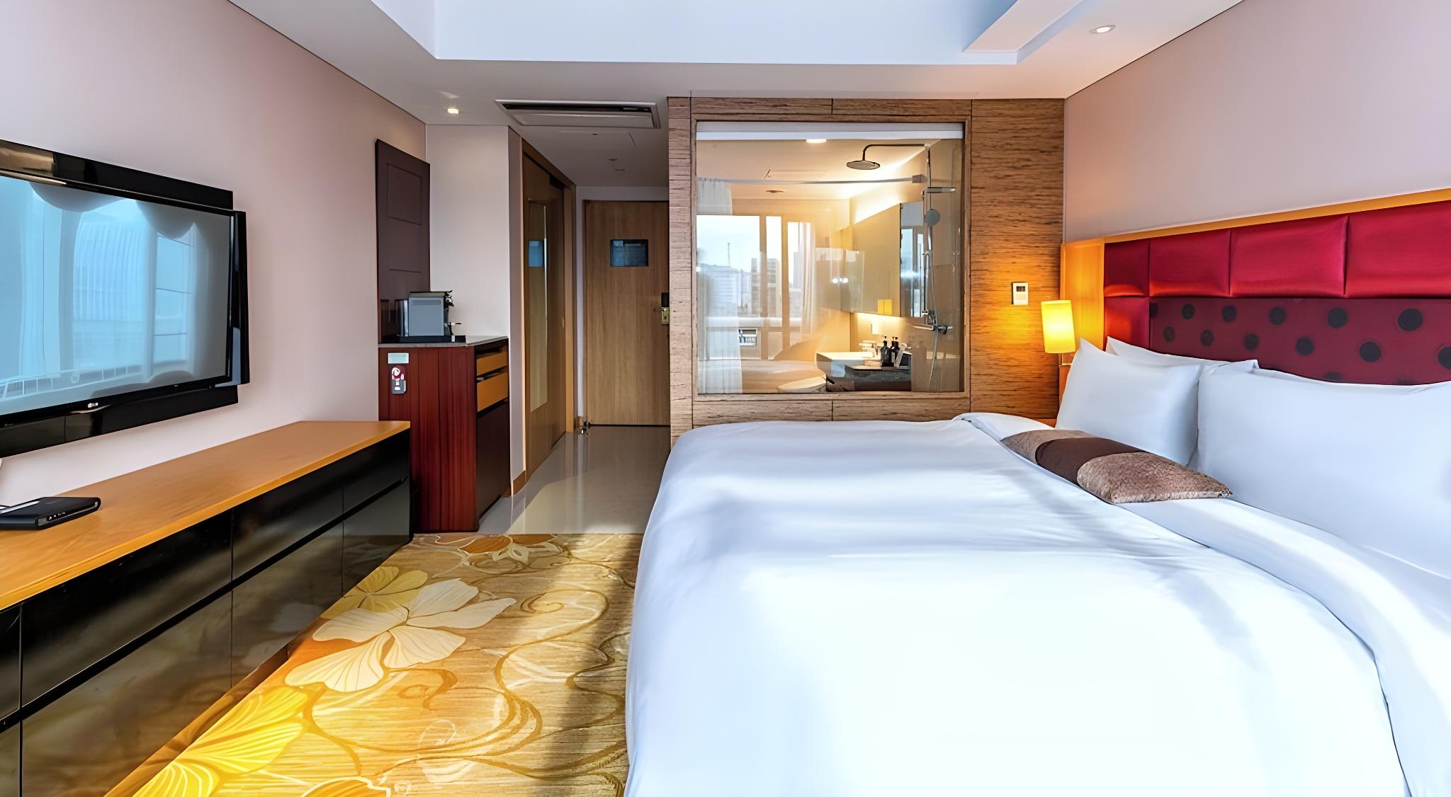 Premium, Single, Queen Bed