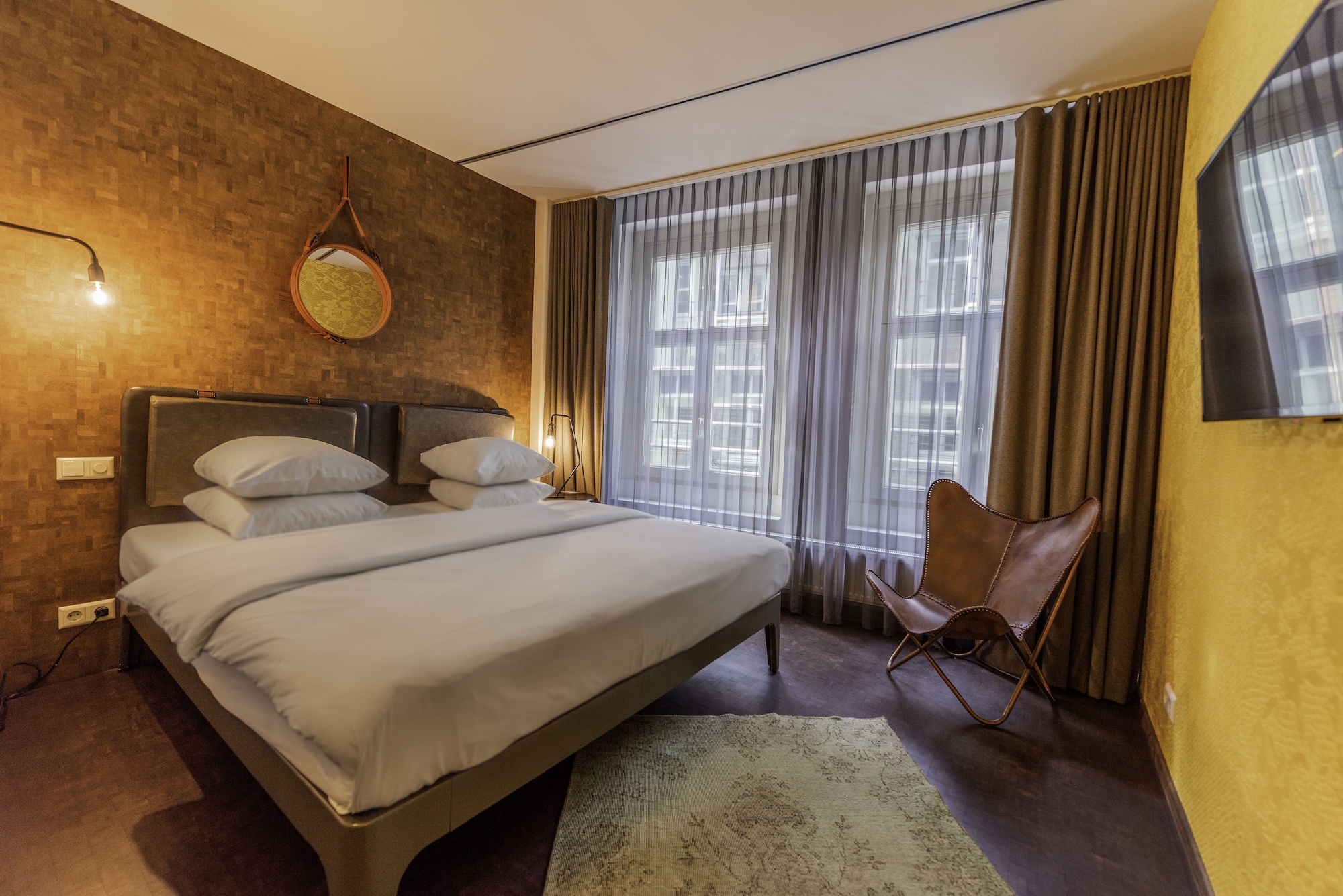 COMFORT, DOUBLE OR TWIN BED