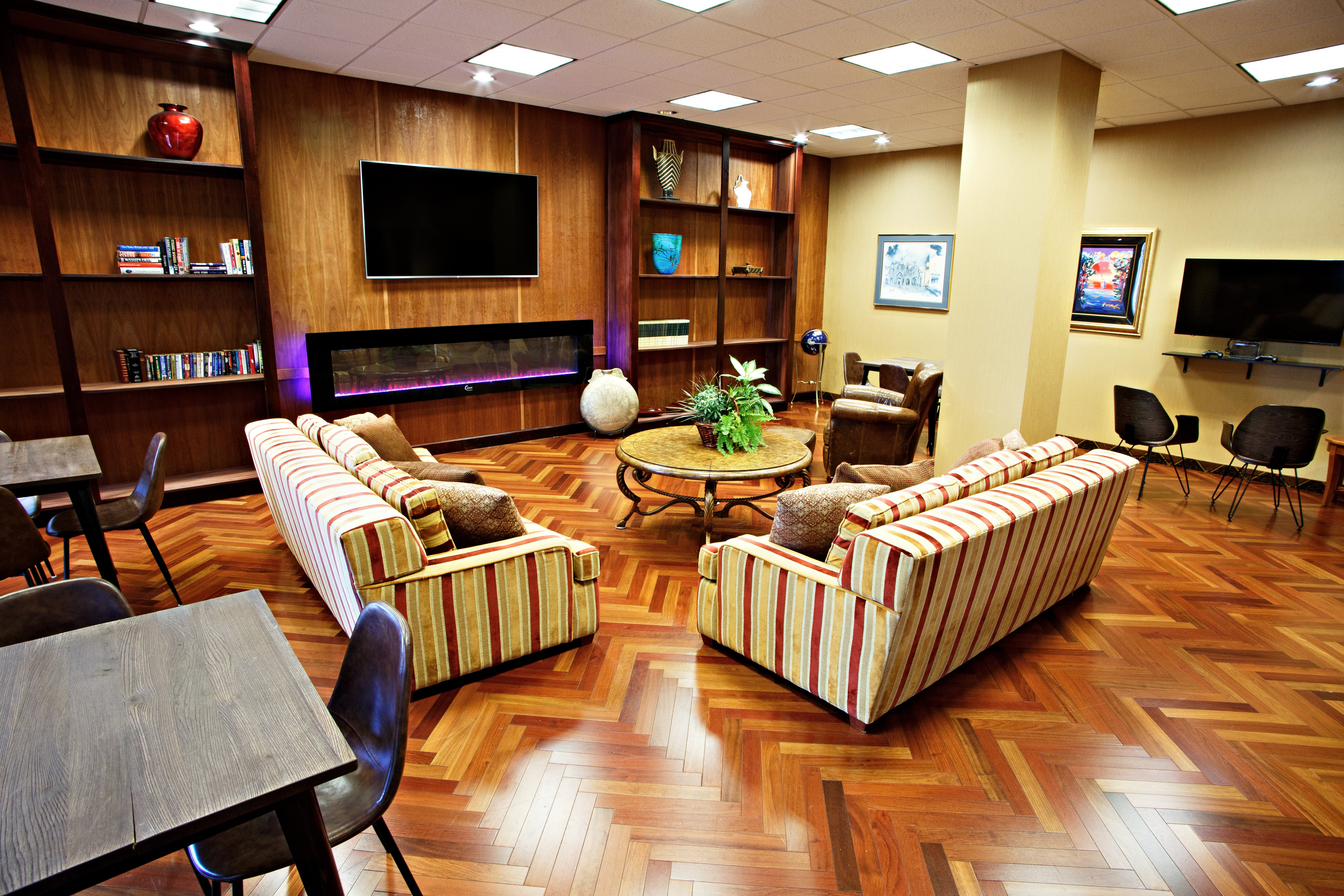 Holiday Inn Express & Suites Harrisburg W - Mechanicsburg 59/65
