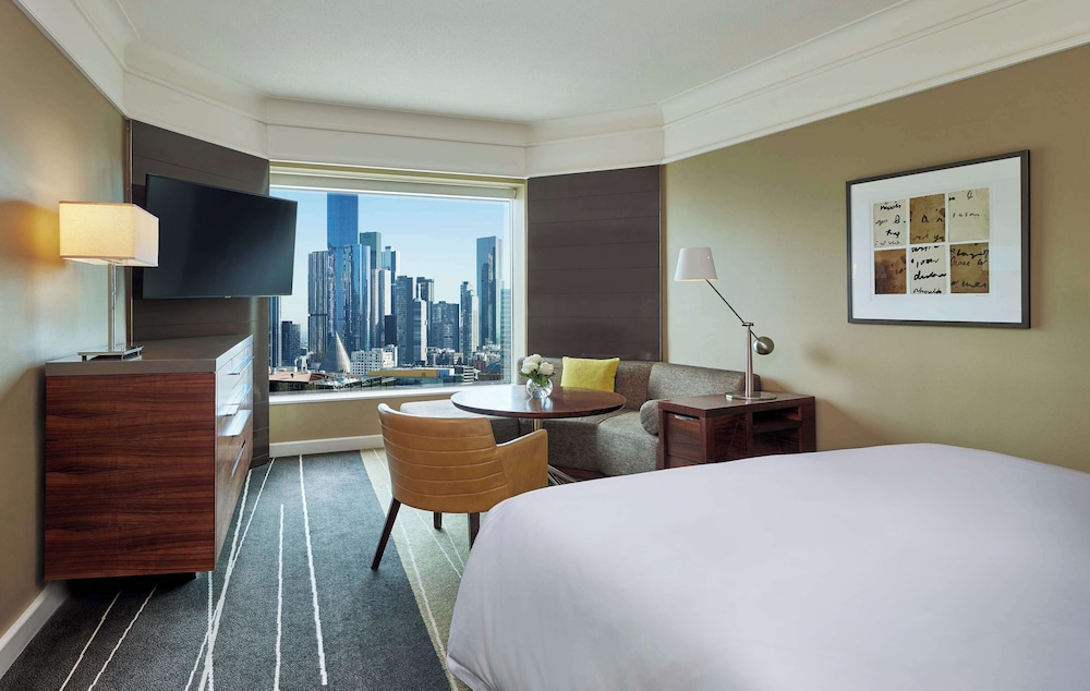 ROOM, KING BED, CITY VIEW