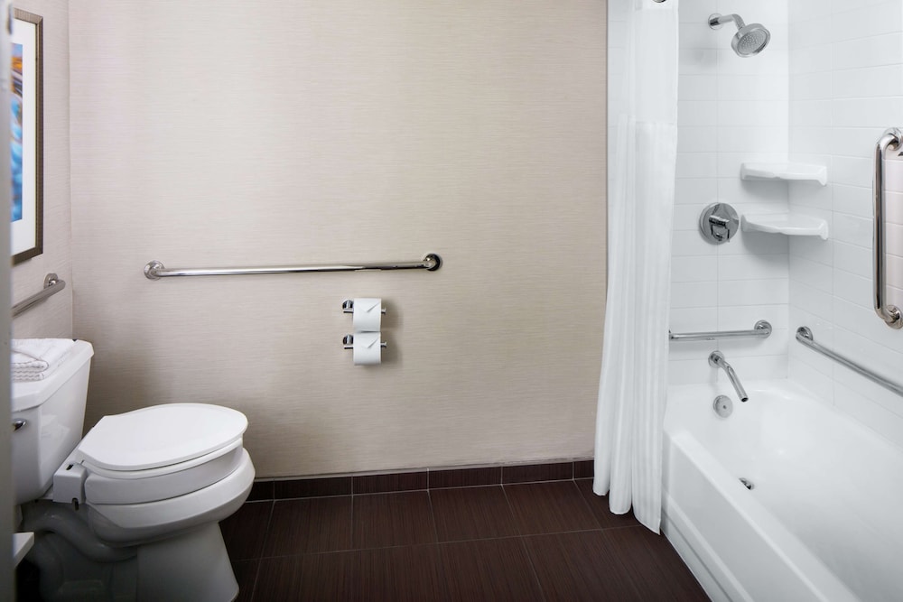 Hilton Albany 17/80
