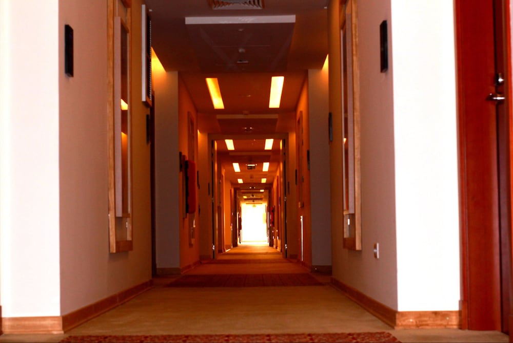 Golden Tulip Le Diplomate Cotonou 37/72
