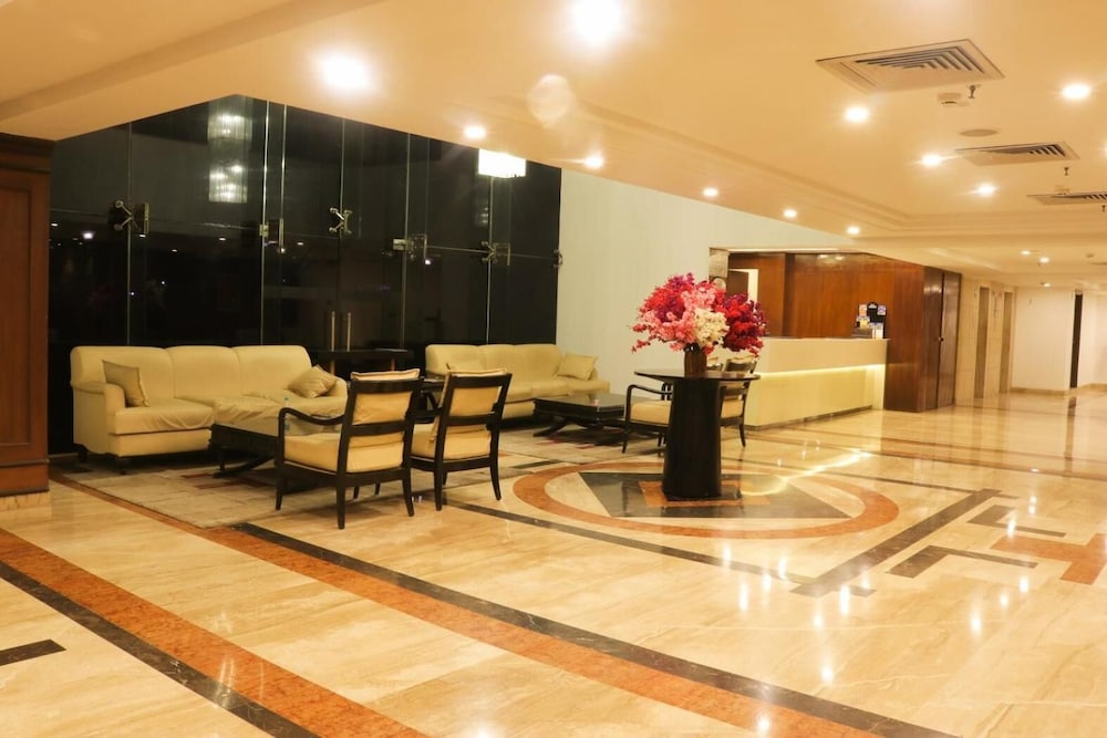 Le Lac Sarovar Portico 29/56