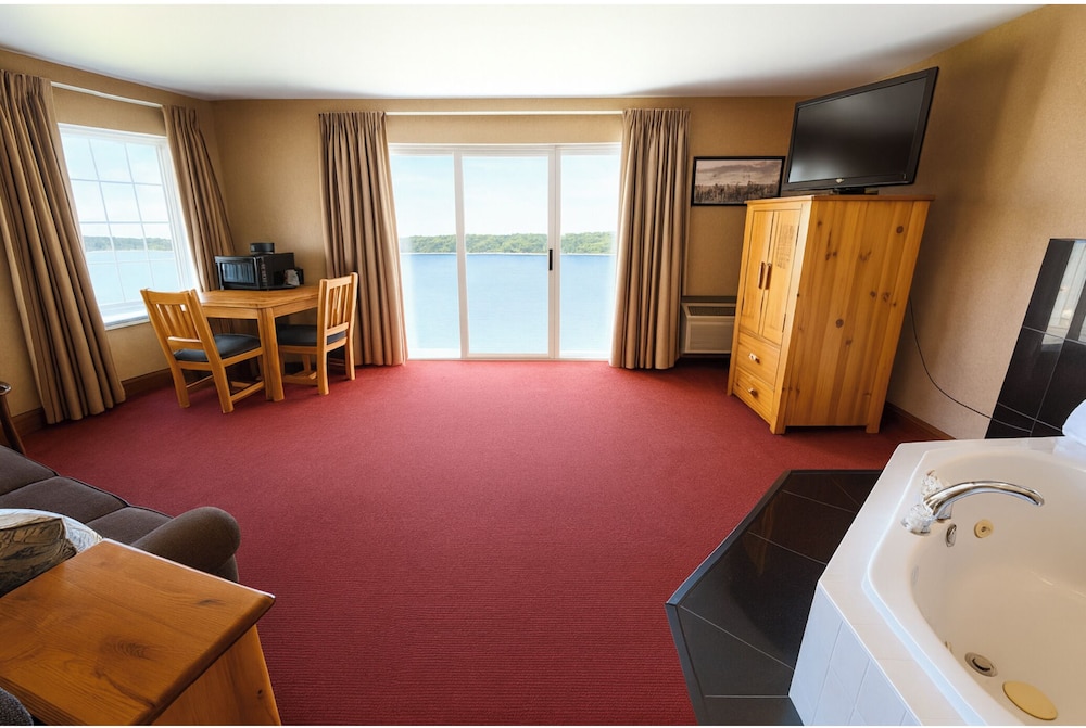 SUITE, KING BED, LAKE SIDE, SOFA