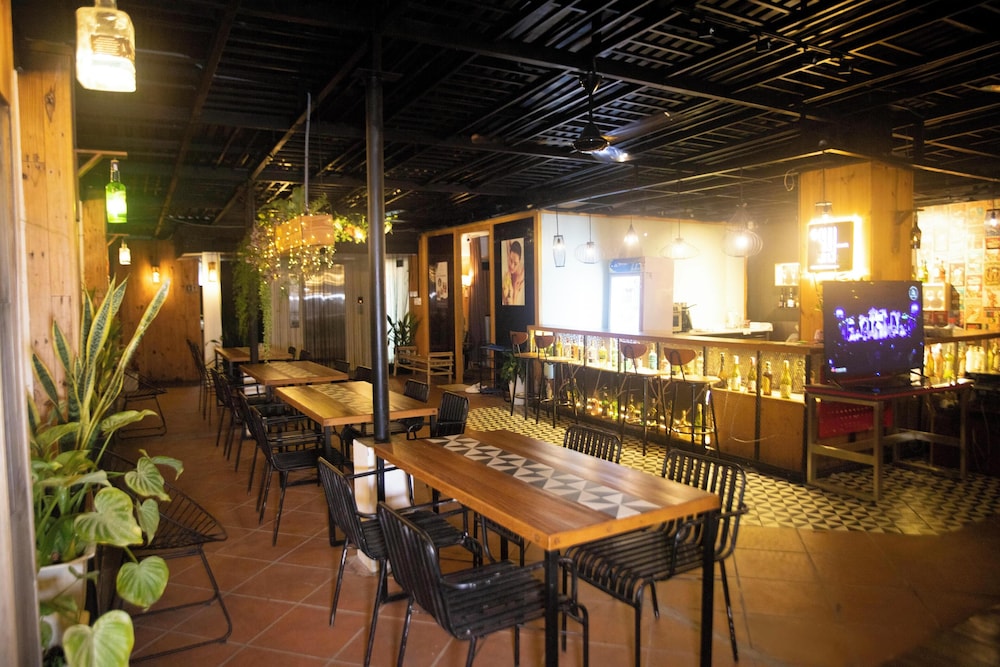 restaurant cafeteria