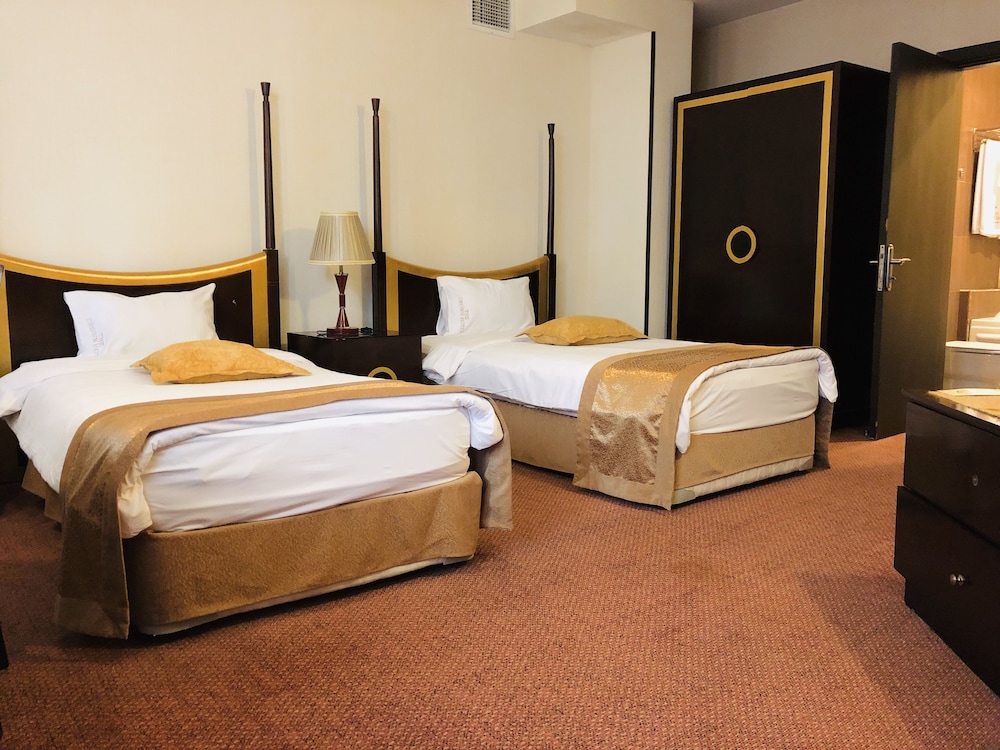 The Crown Hotel 11/50