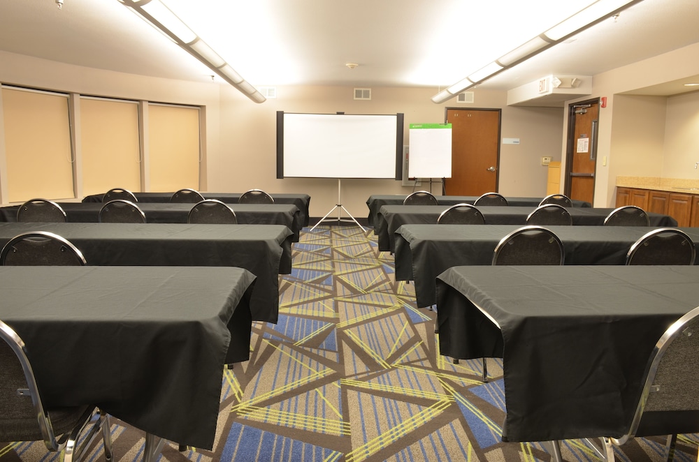 Holiday Inn Express Waterloo-Cedar Falls 59/59