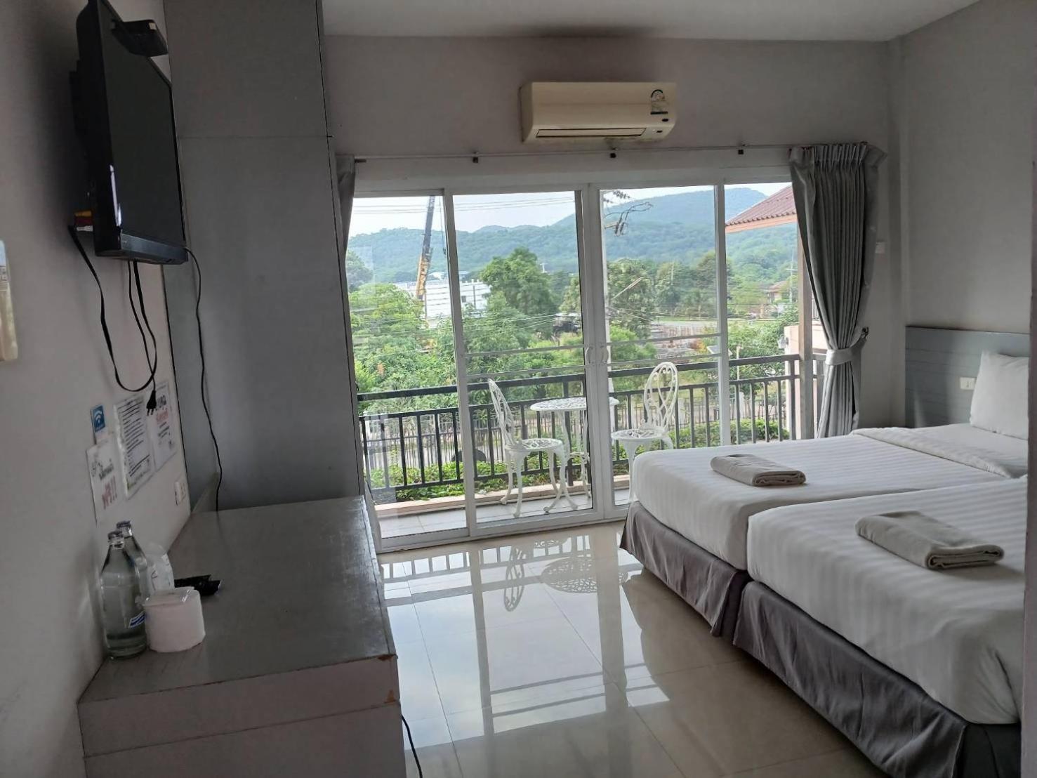 Deluxe, Twin Beds, Park View