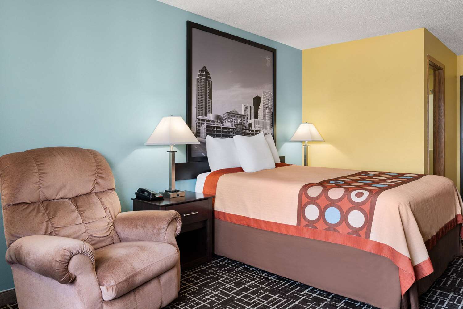 Super 8 by Wyndham Dyersville near Field of Dreams 10/36