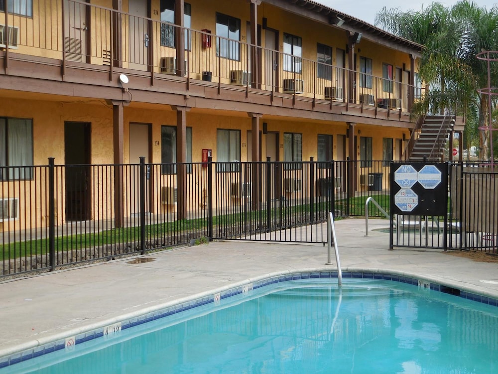 Best Economy Inn n Suites 8/67