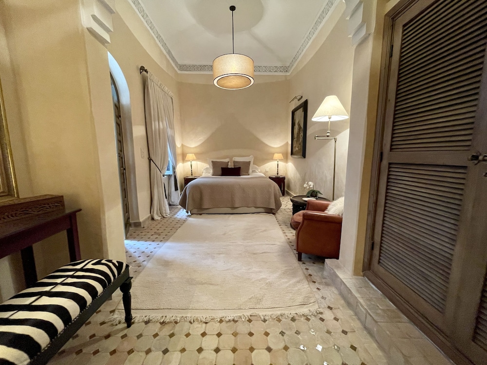Riad Jona 8/74
