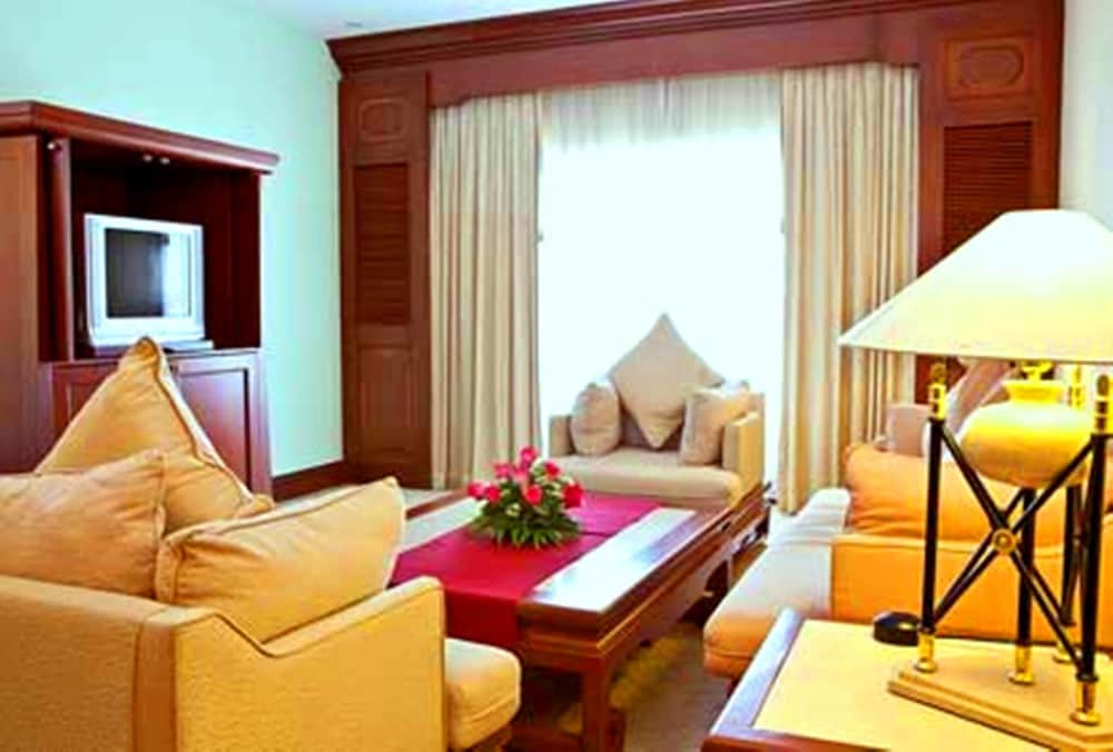 Cambodiana Hotel 28/50