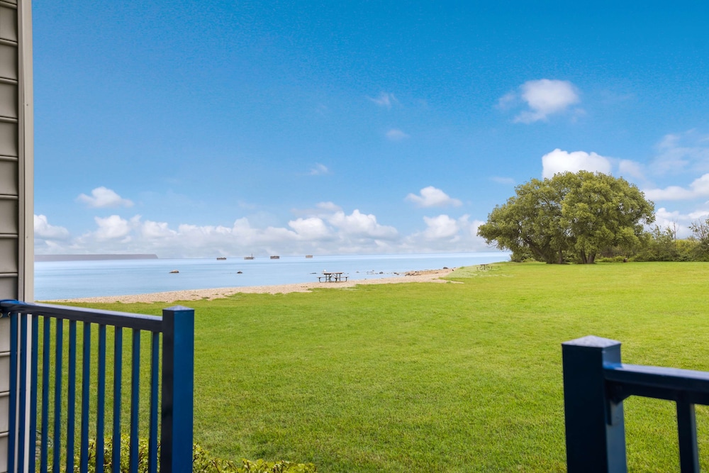 Best Western Harbour Pointe Lakefront 25/37
