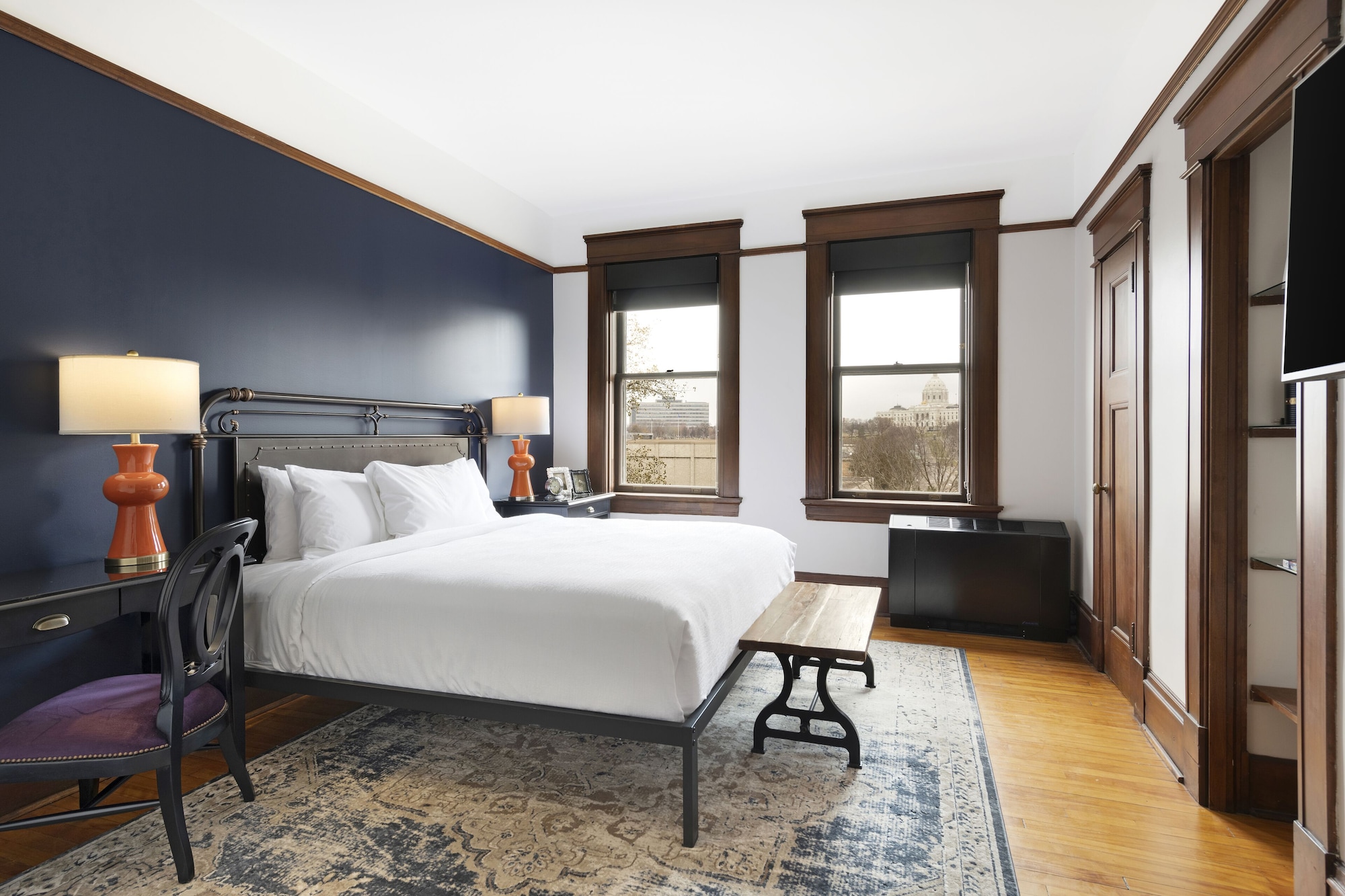 Deluxe, King Bed, Capitol View