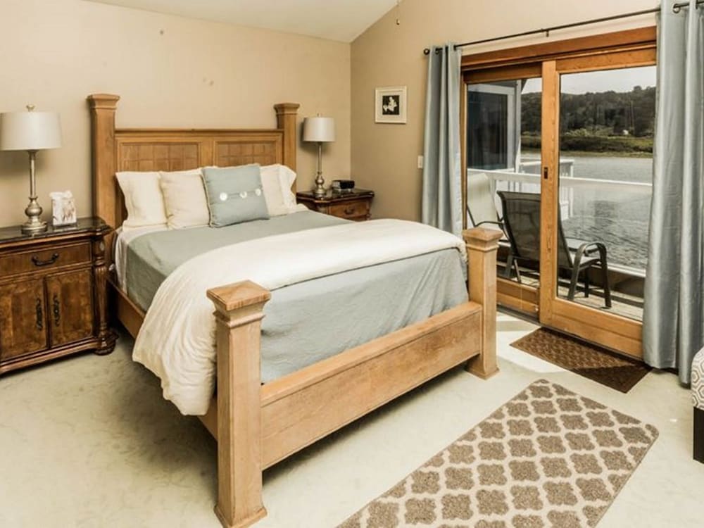 Jenner Inn 22/78