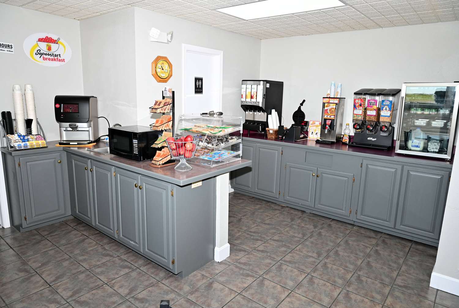 Super 8 by Wyndham Higginsville 3/11