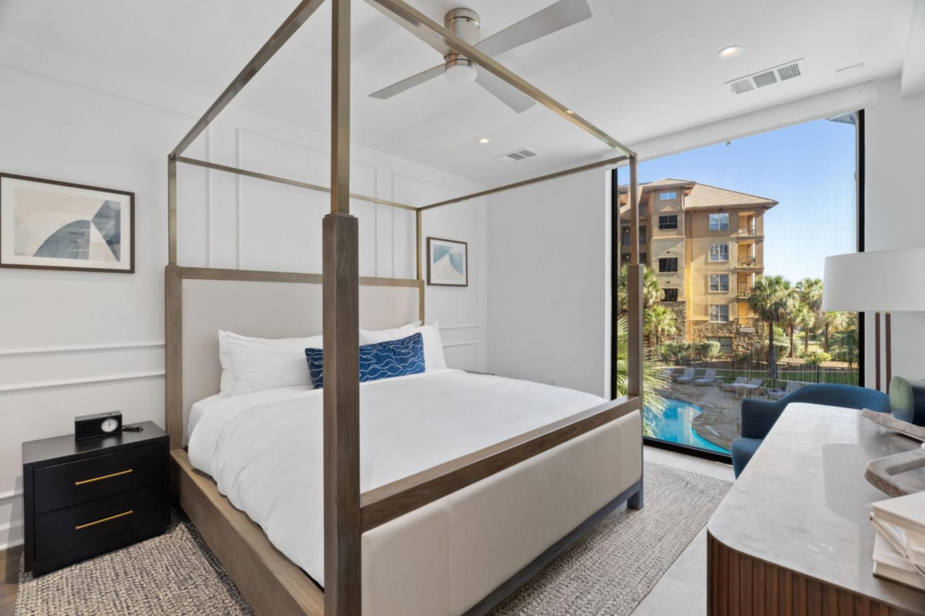 3 Bedrooms, Condo, Signature, 3 Bathrooms