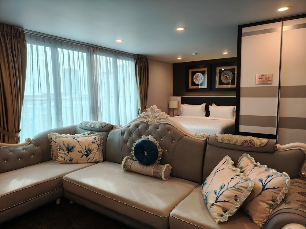 Asiatic Hotel 32/50