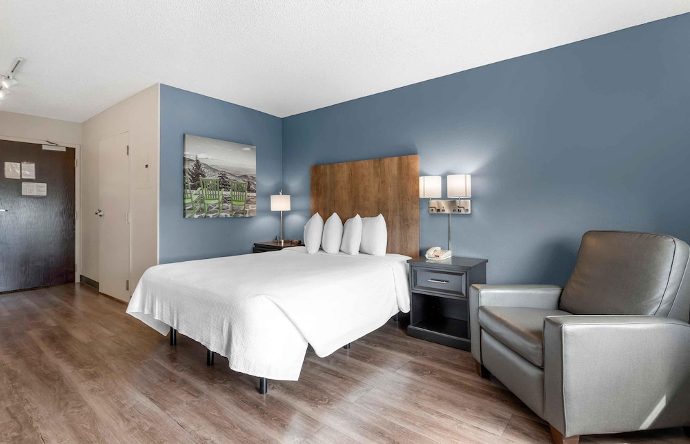 Studio, Queen Bed