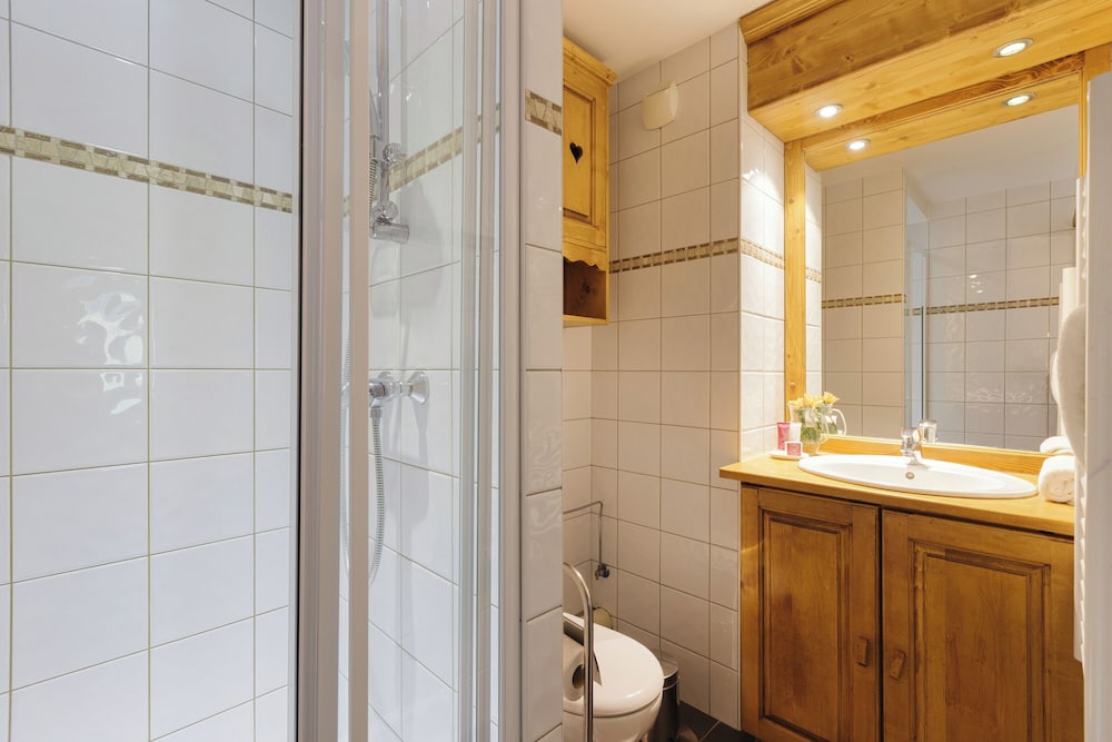 3 Bedrooms, Family, Apartment, Double and Twin Beds, Bunk Bed, 2 Bathrooms، Residence & Spa Vallorcine Mont-Blanc 9/10