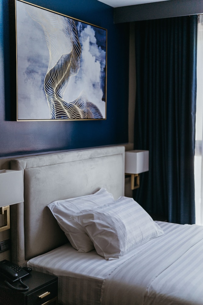 Pvl Suites 14/33