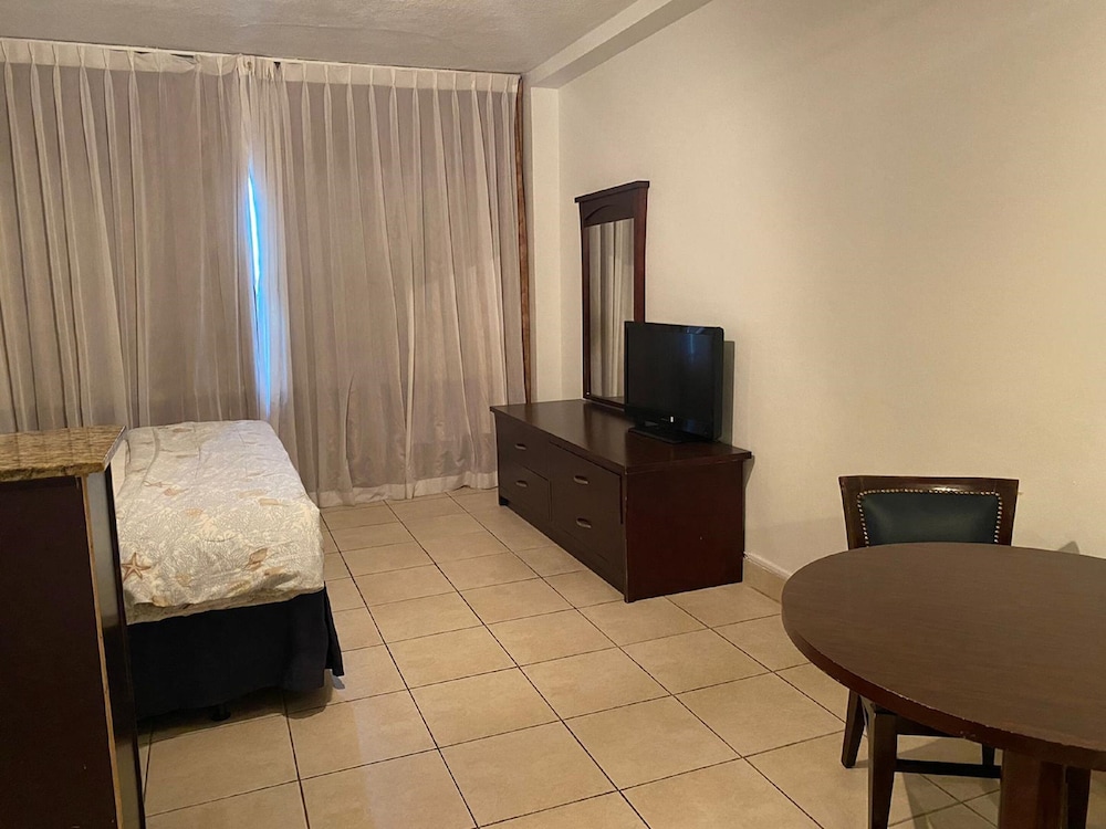 Ocean Front Casablanca Studios with FULL KITCHENS & Beach access By BL Rentals 27/50