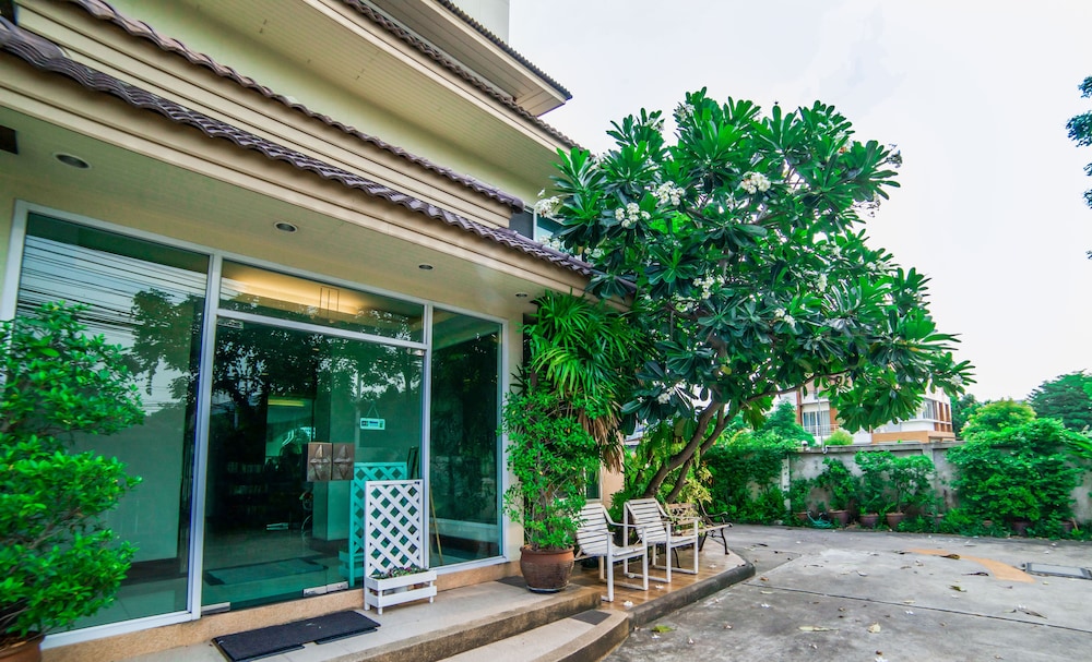 Kanavera Sriracha Hotel and Serviced Apartment 1/77