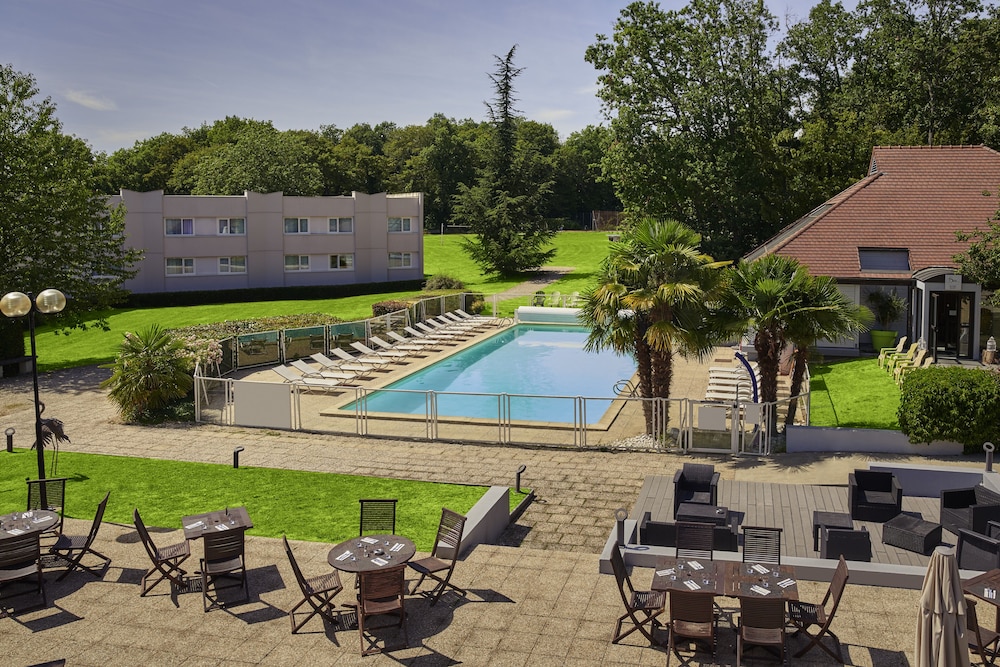 NOVOTEL FONTAINEBLEAU URY 49/51