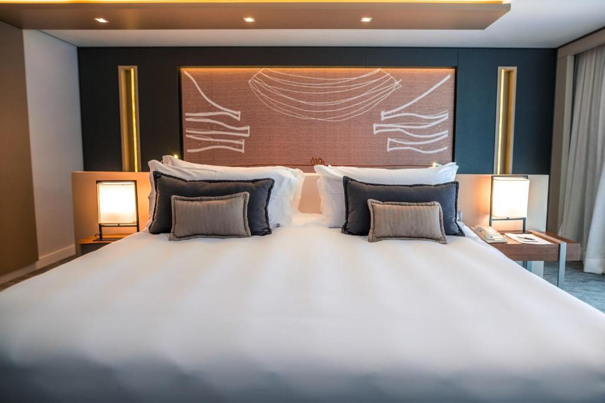 Premium, Single, King Bed