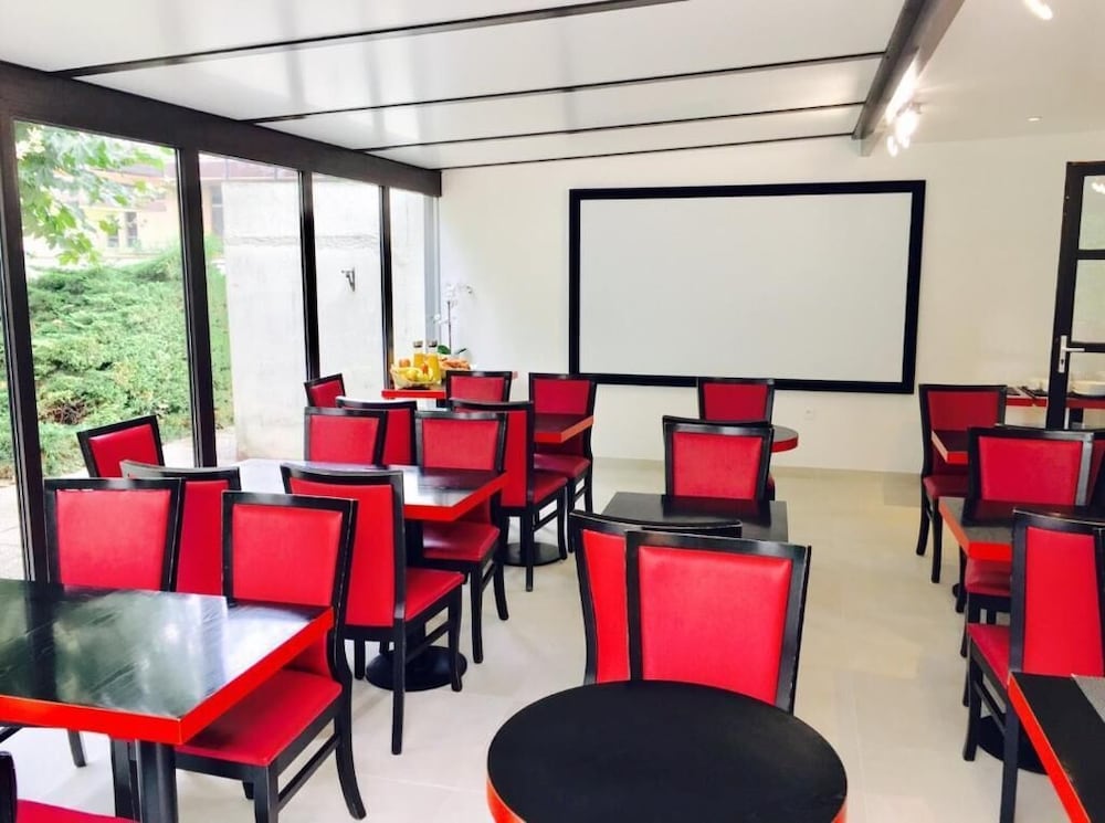 Hotel Pavillon Des Gatines 21/27