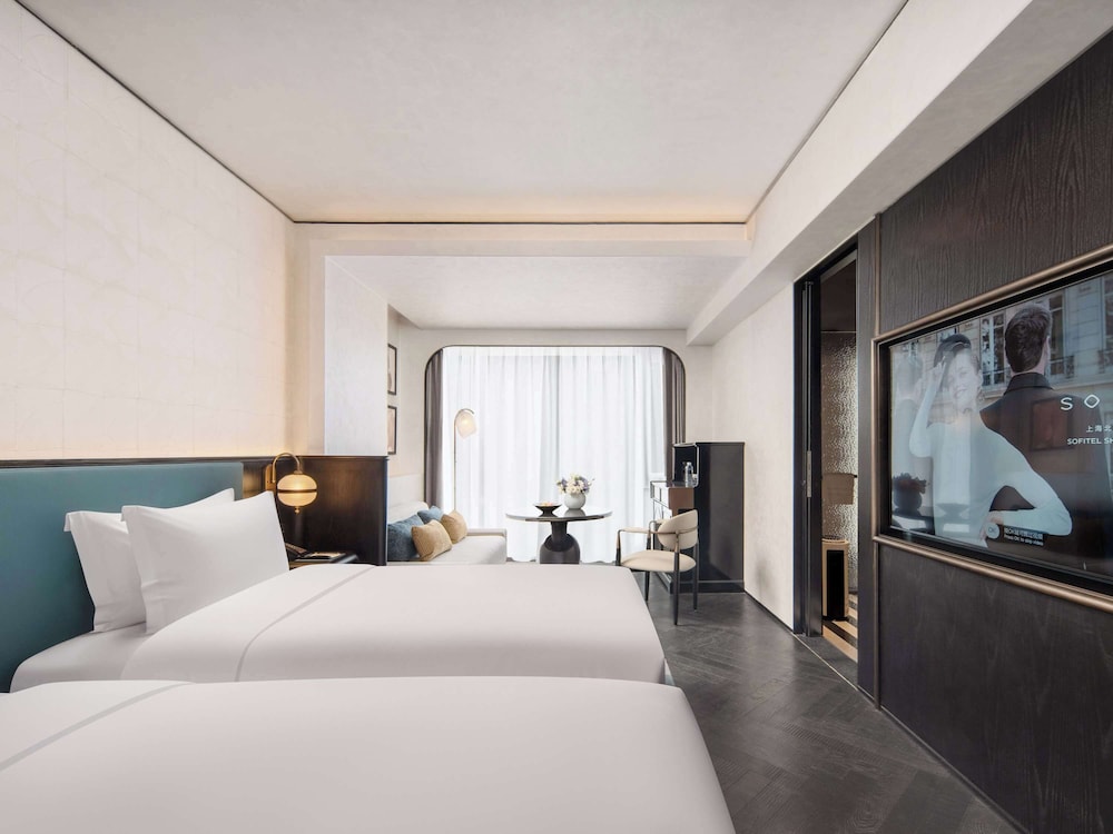 LUXURY, TWIN BEDS, CITY VIEW
