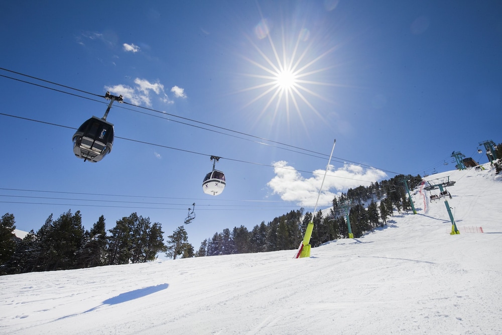 Ski Plaza 49/50