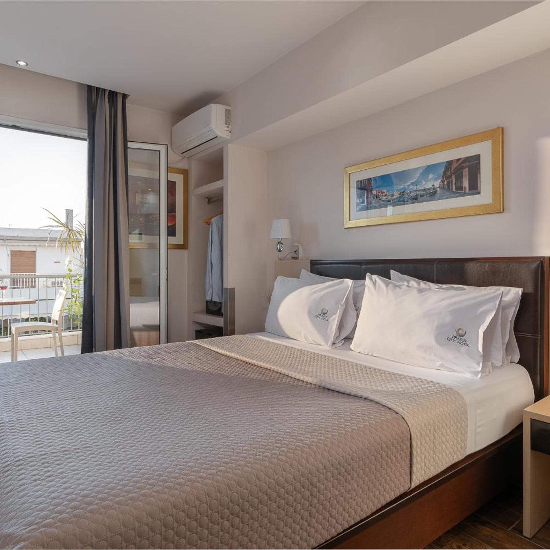 غرفة بسرير مزدوج بإطلالة على البحر بشرفة، Piraeus City Hotel 5/10