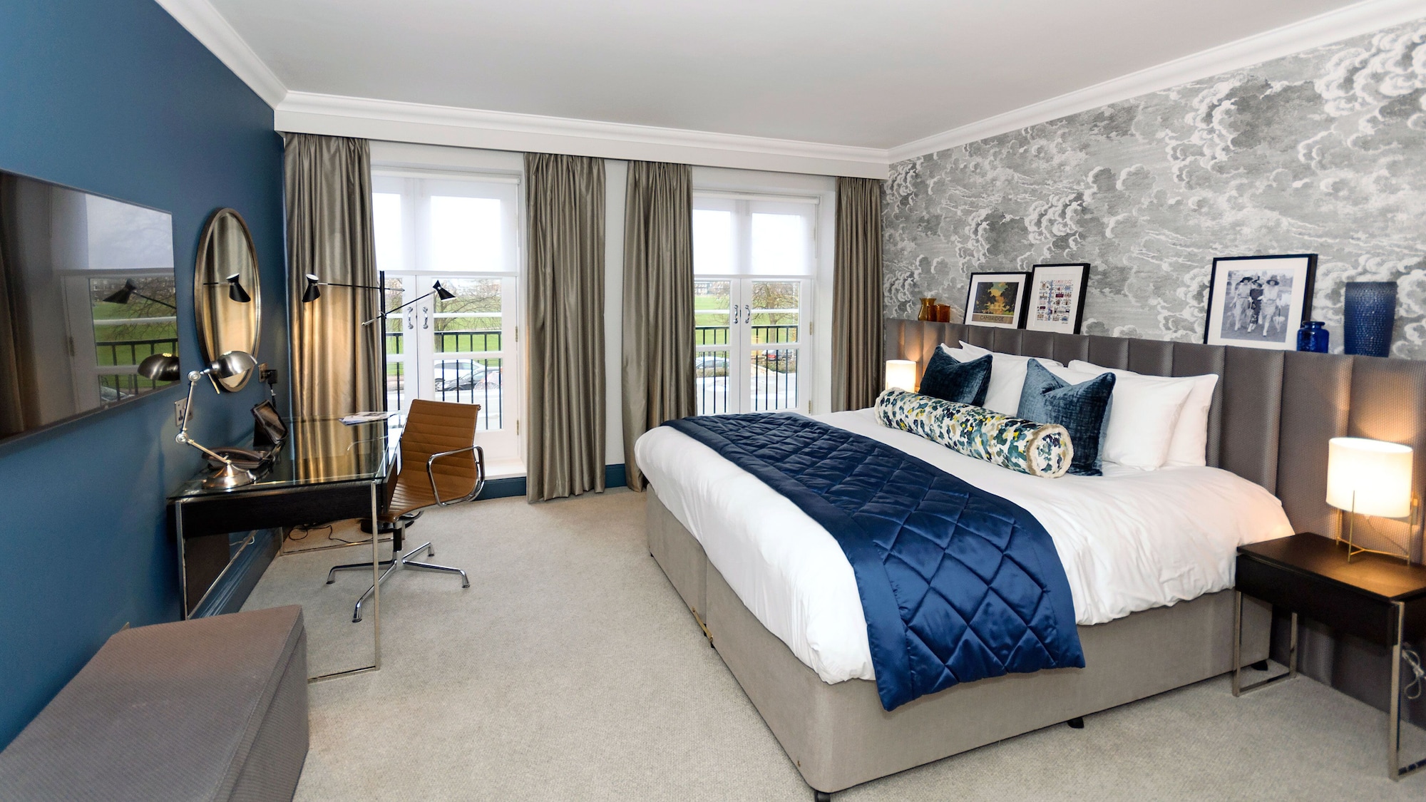 CLASSIC, DOUBLE BED, BATHTUB