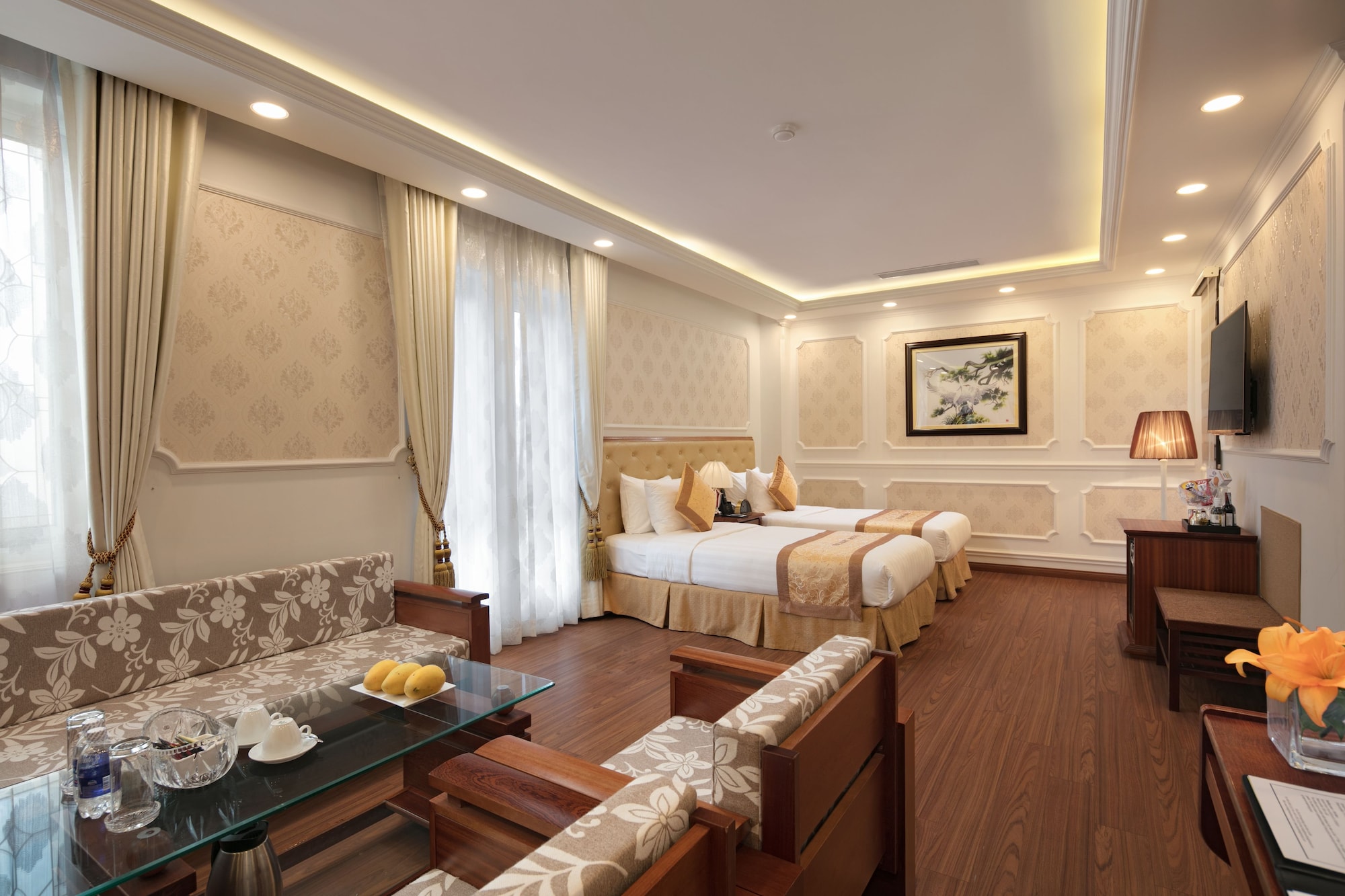 PREMIER, SUITE, CITY VIEW