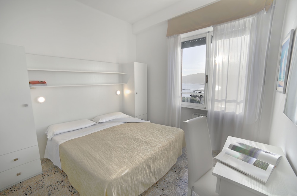 HOTEL MAYOLA 19/73