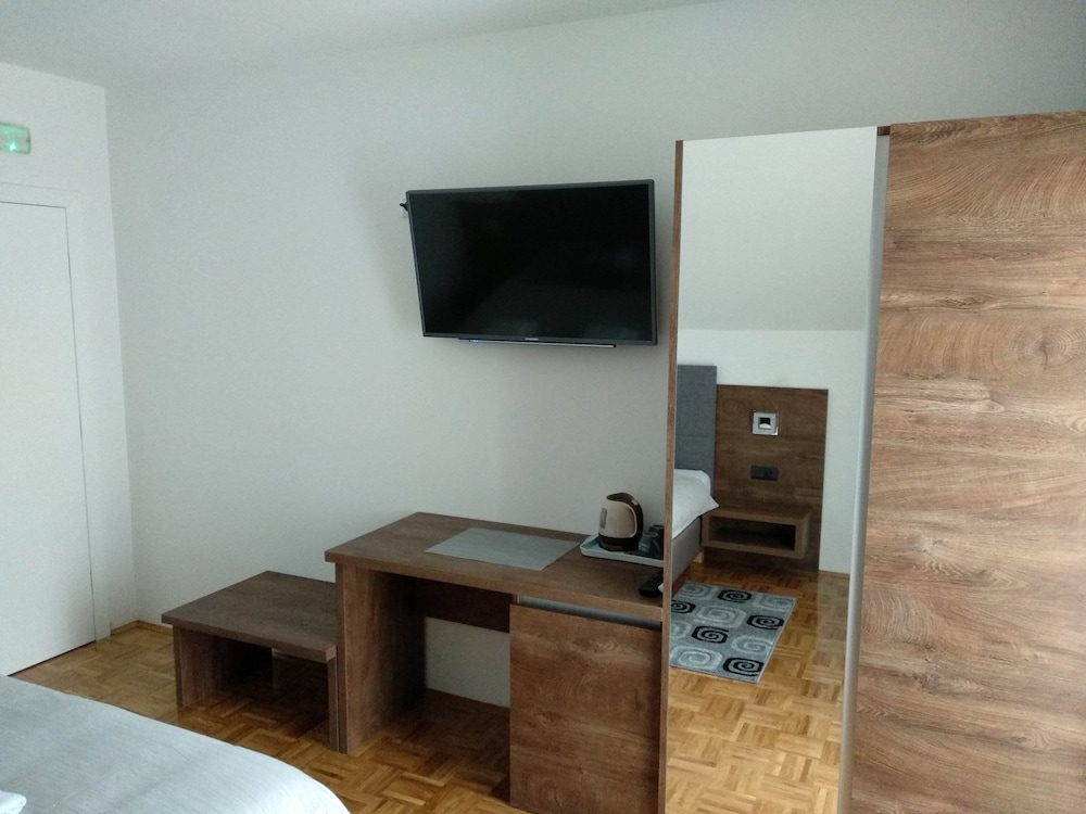 HOUSE LUCIJA 18/27