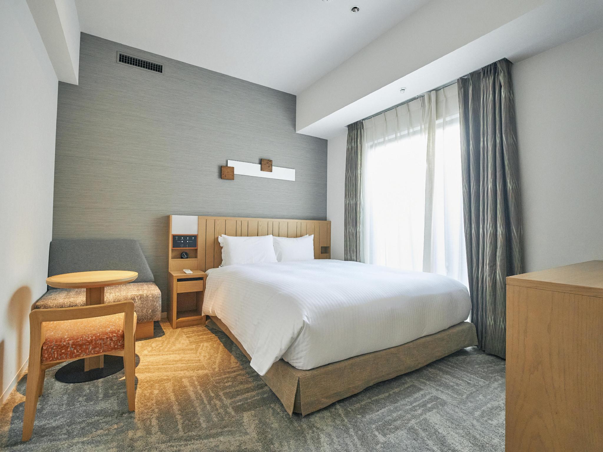 Universal, Double Bed