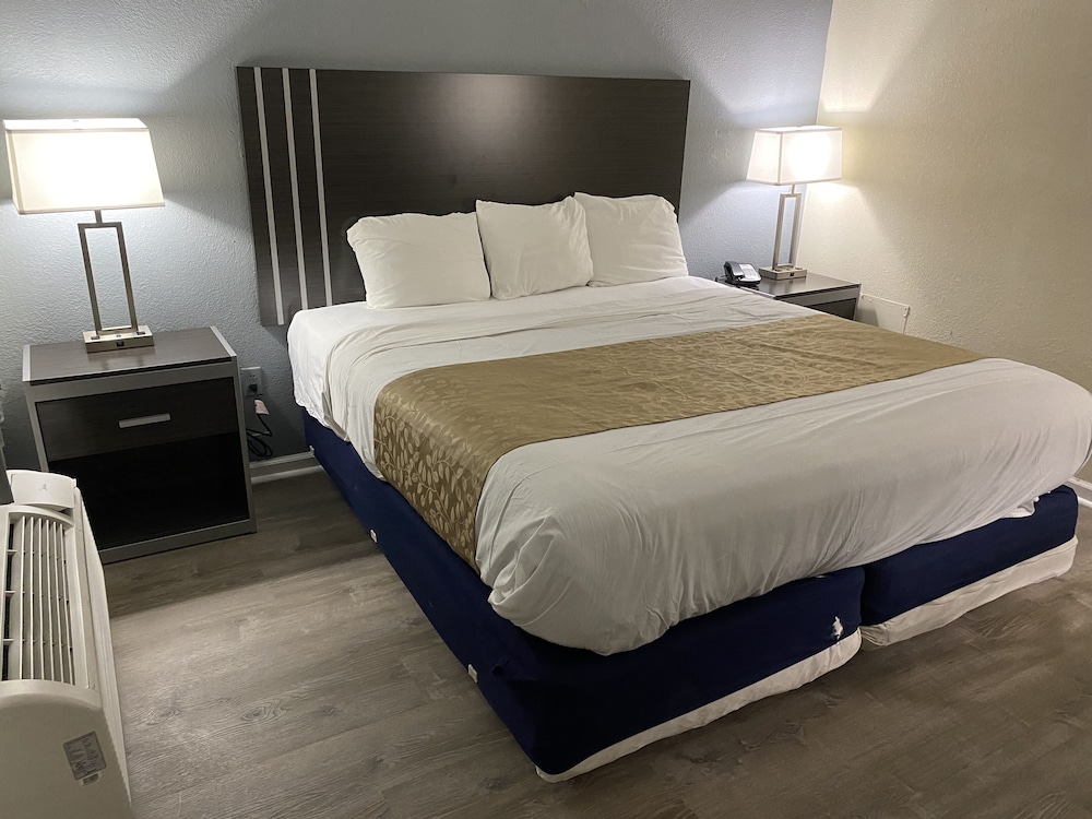Red Carpet Inn &amp; Suites 25/30