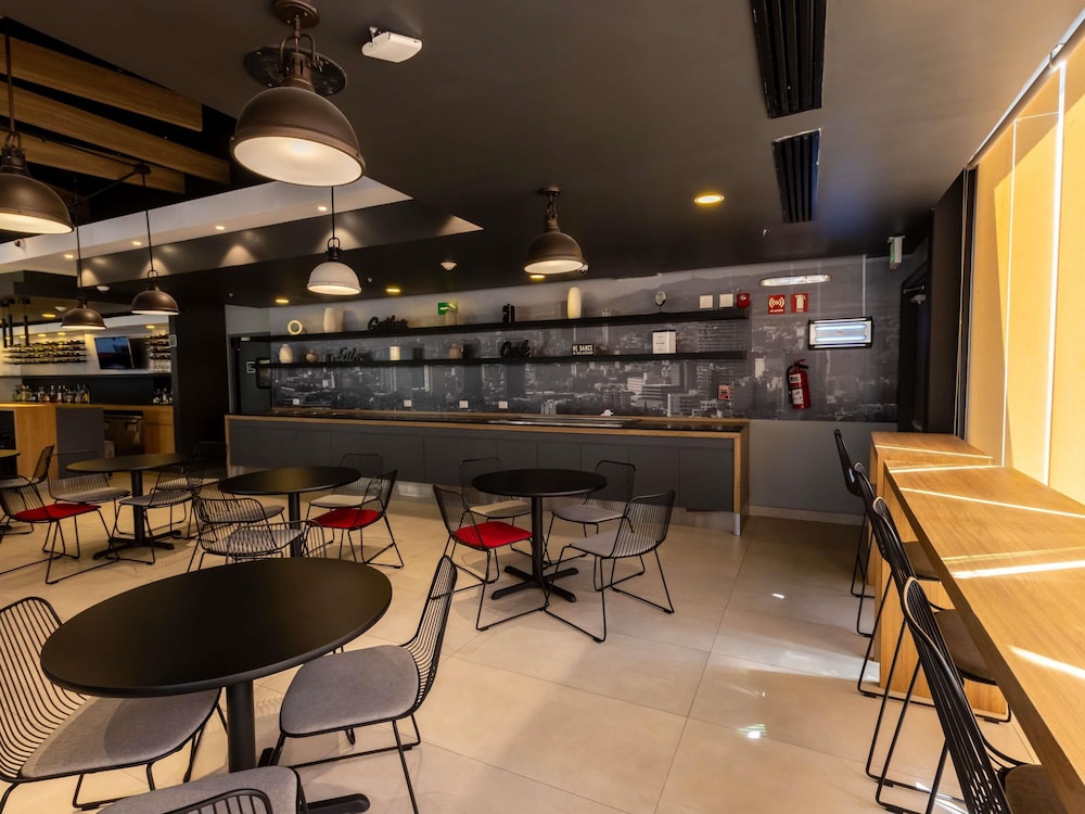 Ibis Tijuana 37/50