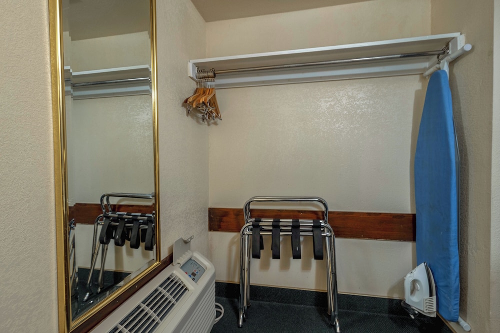 Royal Holiday Motel By Belvilla Gallup I-40 32/50