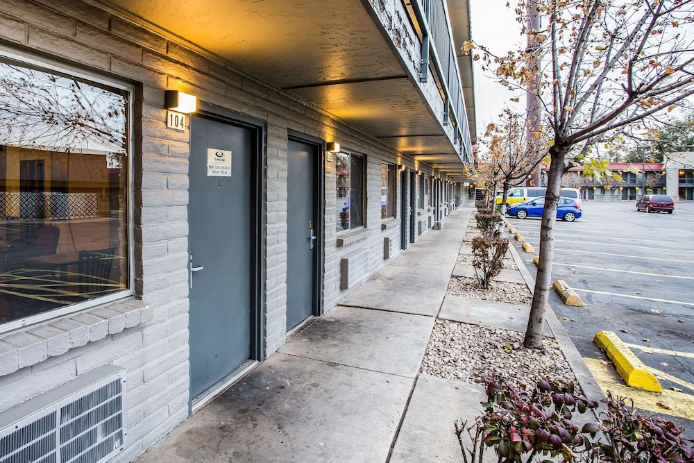 Econo Lodge Downtown Salt Lake 39/42