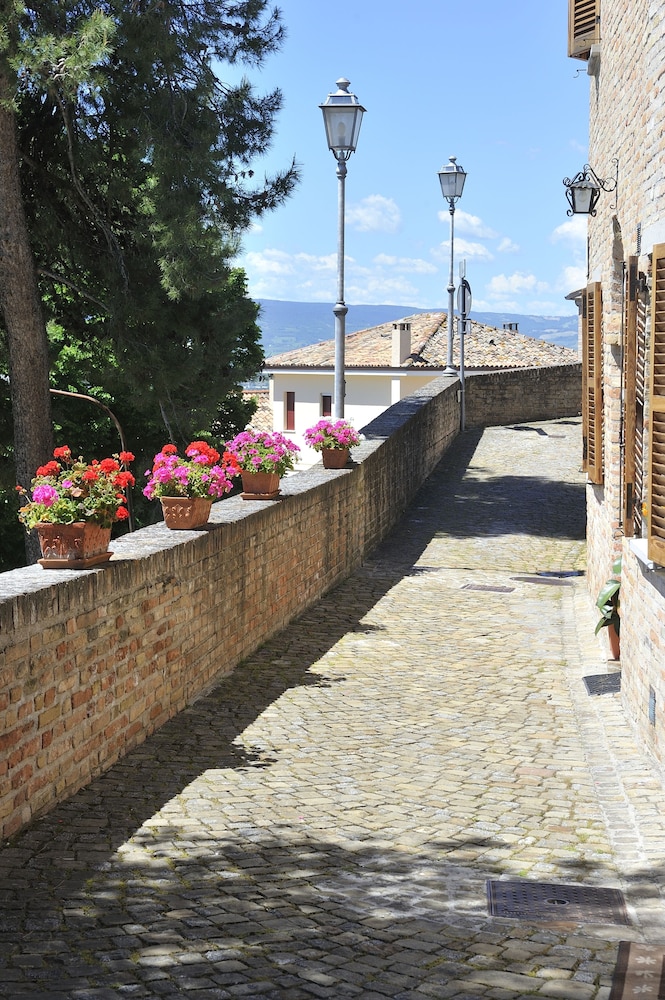 Albergo Diffuso Borgo Montemaggiore 56/63
