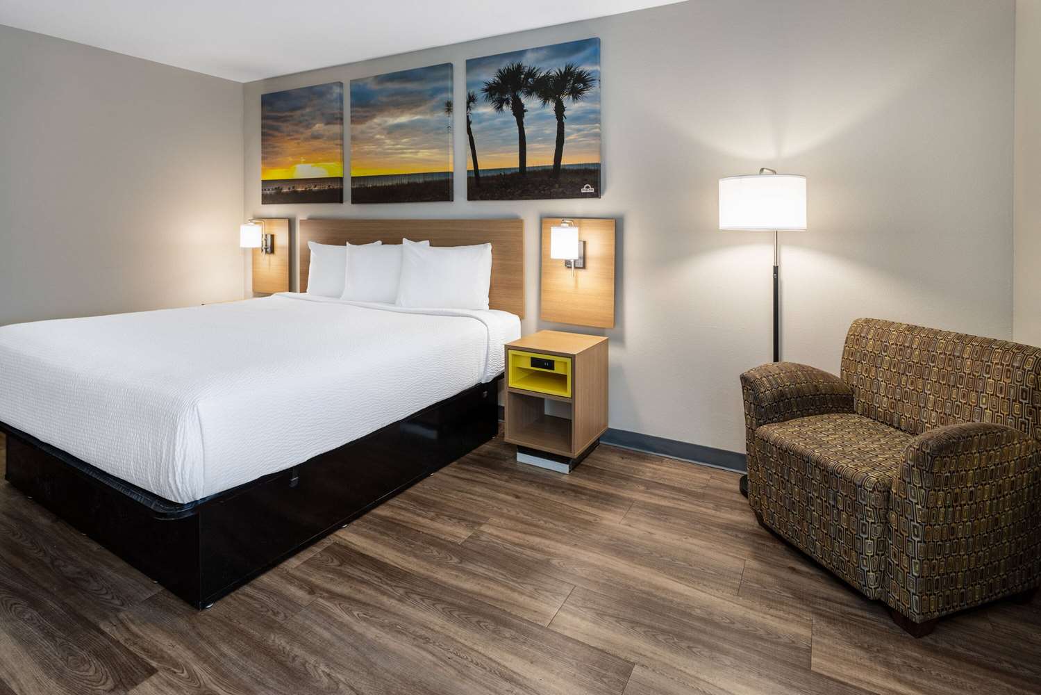 Days Inn by Wyndham Louisburg 12/44