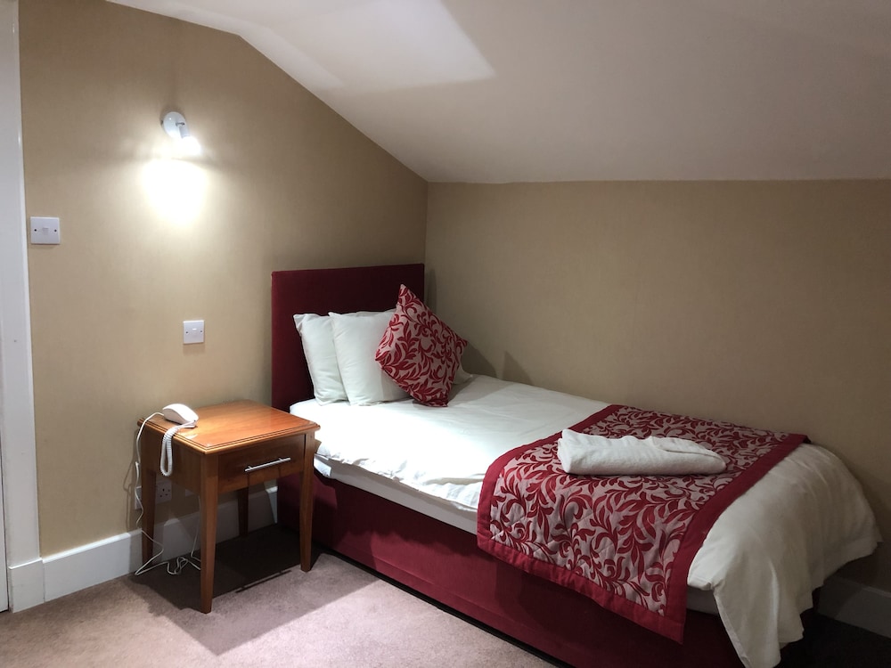 Laichmoray Hotel 9/63